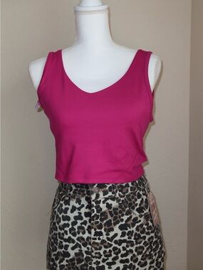 Women’s Fuchsia V-Neck Cropped Tank Top